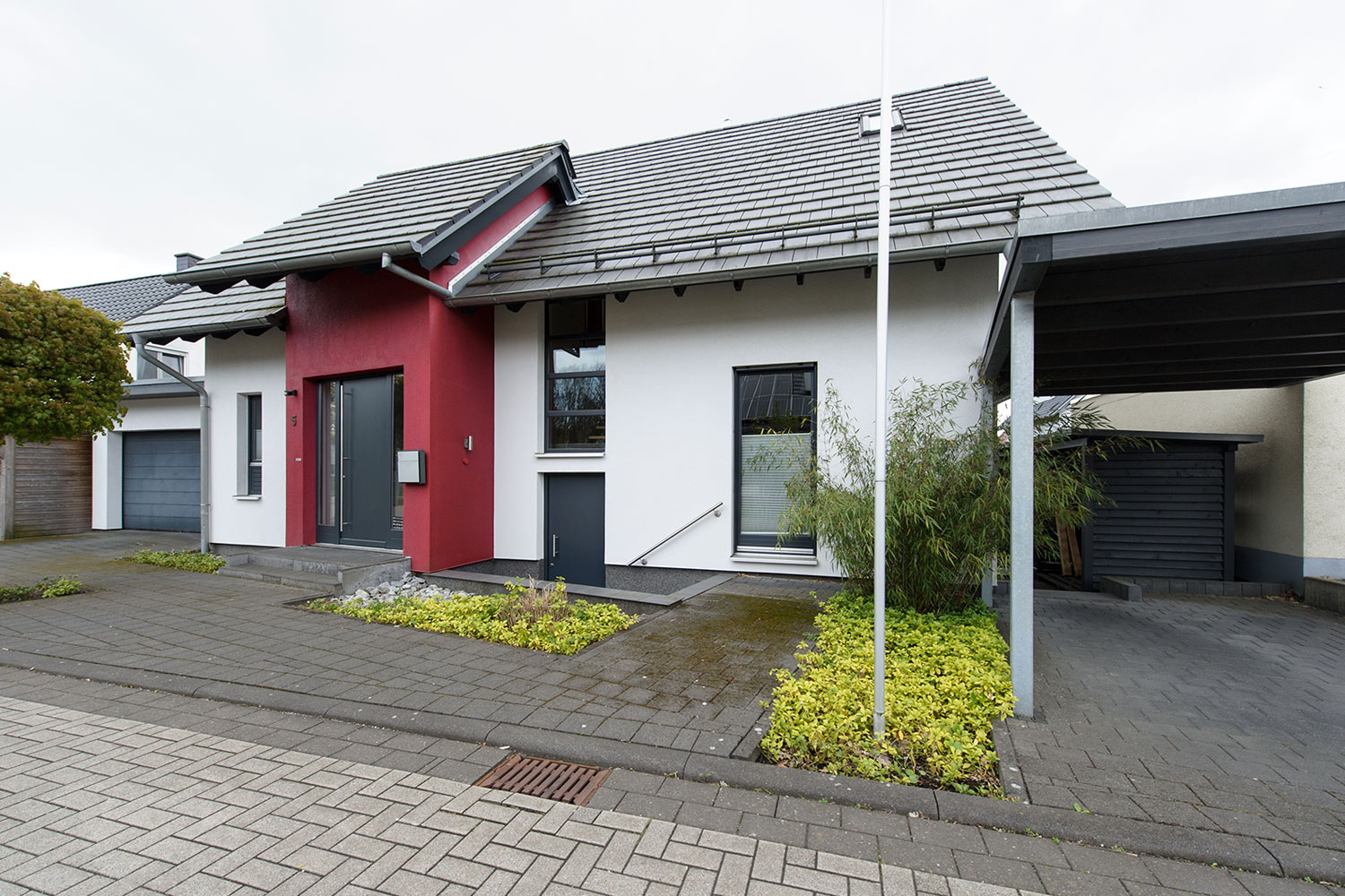 Vorderansicht Einfamilienhaus in Holzrahmebauweise
