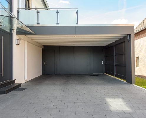 Carport mit abgetrennter Abstellmöglichkeit