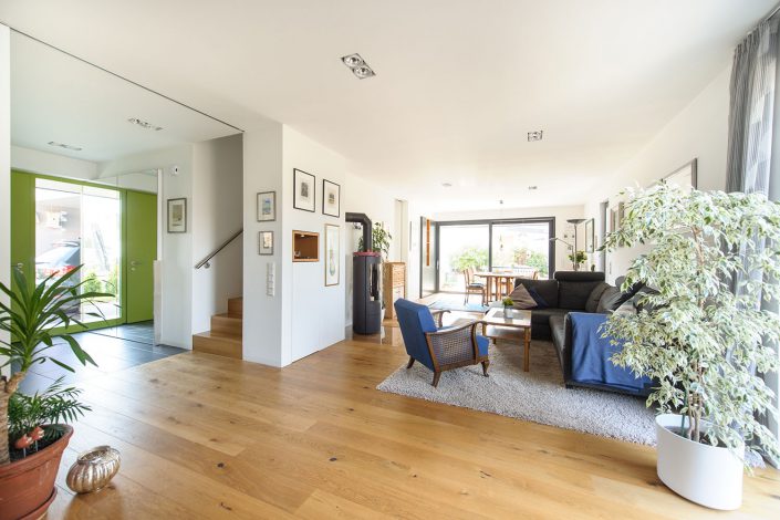 Wohnraum mit Blick in den Garten