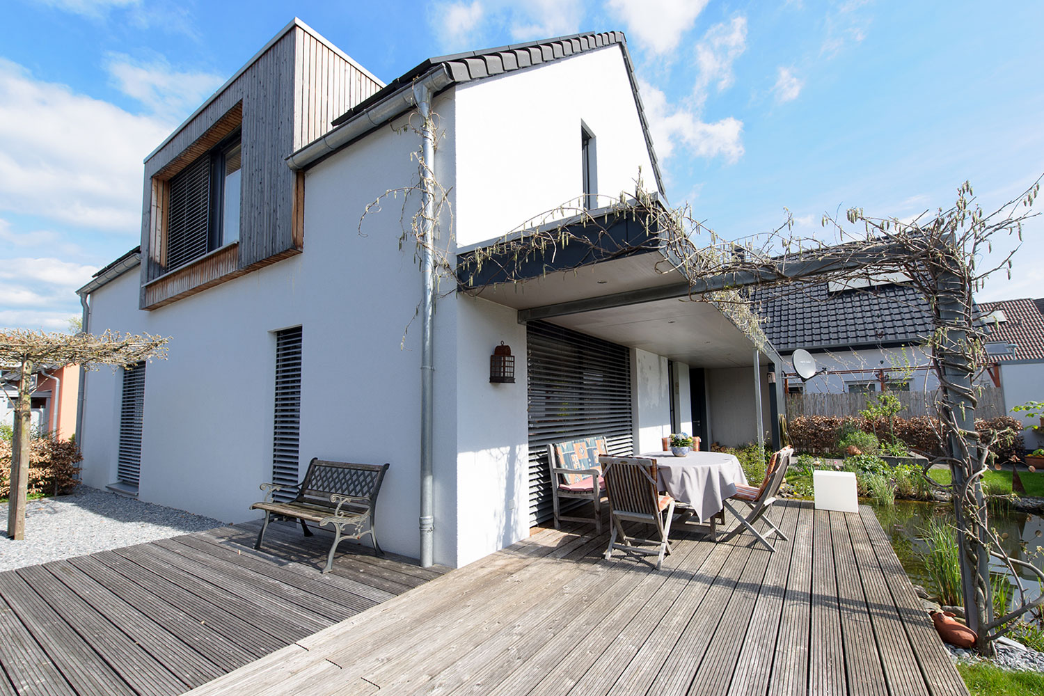 Gartenansicht Einfamilienhaus mit Gaube aus Rhombus
