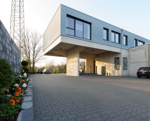 Physiotherapiepraxis in Holzrahmenbau in 5 Meter Höhe