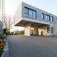 Physiotherapiepraxis in Holzrahmenbau in 5 Meter Höhe